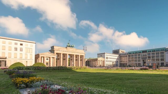 Berlin Germany time lapse 4K, city skyline timelapse at Brandenburg Gate (Brandenburger Tor)