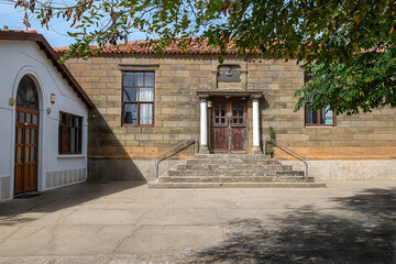 Fototapeta na wymiar Old houses and streets of Tepeköy in Gökçeada
