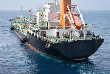 Bunkering vessel