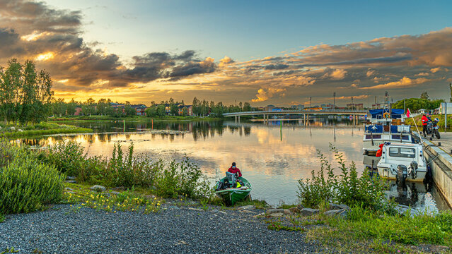 Oulu, Zach&oacute;d Slonca