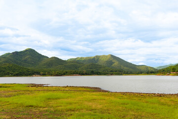 Fototapeta na wymiar lake in the mountains in the summer, in the cloudy sky