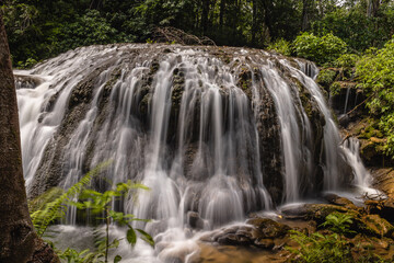 Obraz premium Cachoeira na cidade de Bodoquena, Estado do Mato Grosso do Sul, Brasil