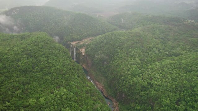 Cascada de Tamasopo en la Huasteca Potosina, San Luis Potos&iacute; , m&eacute;xico 