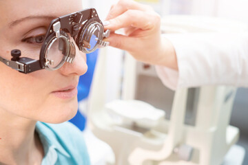 A device for selecting glasses, consisting of a lens and frames the doctor selects lenses for the...