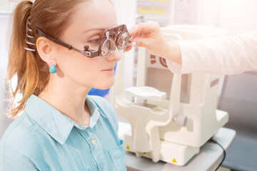 A device for selecting glasses, consisting of a lens and frames the doctor selects lenses for the patient 