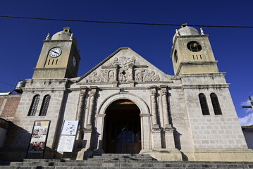 fachada de una iglesia