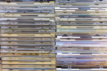 積み上げられたCDやDVD