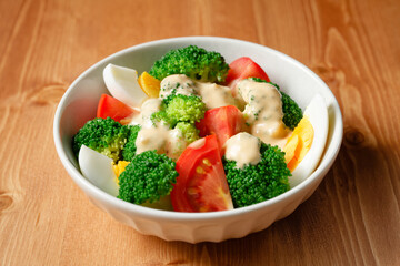 トマトとブロッコリーのサラダ