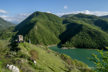 Castel di Tora, veduta lago del Turano