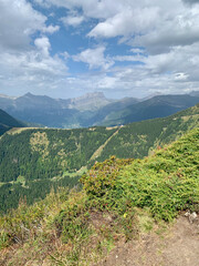 Fototapeta na wymiar Sentier de grande randonnée dans les Alpes françaises sur le parcours du TMB