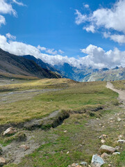 Fototapeta na wymiar Paysage de Alpes françaises sur le sentier du TMB entre les Chapieux et le col de la Seigne