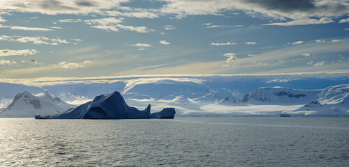 Iceberg in Antarctica  - obrazy, fototapety, plakaty