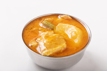 タイカレー　(イエロー)　豚肉・野菜・ターメリック・クミン・ココナッツミルク