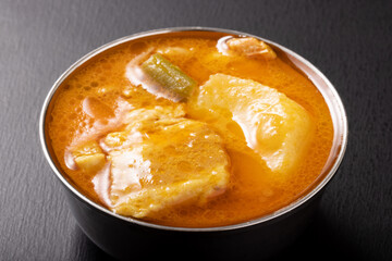 タイカレー　(イエロー)　豚肉・野菜・ターメリック・クミン・ココナッツミルク