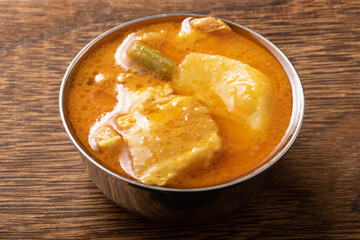 タイカレー　(イエロー)　豚肉・野菜・ターメリック・クミン・ココナッツミルク