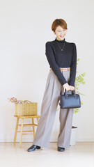 女性秋服のファッションコーディネート全身（縦向き）