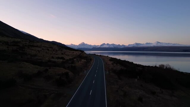 Lake Pukaki, New Zealand: Sunset over the coastal empty road along lake Pukaki and with the famous Mt Cook mountain peak in the southern alps in New Zealand south island