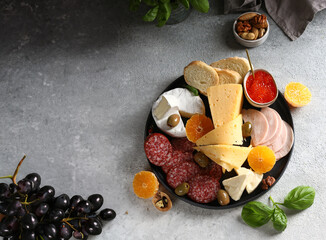 snack plate with cheese, ham, salami and crackers