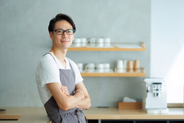 カフェ　男性