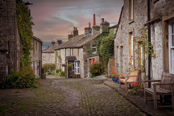 Typical street architecture in North Yorkshire town - obrazy, fototapety, plakaty
