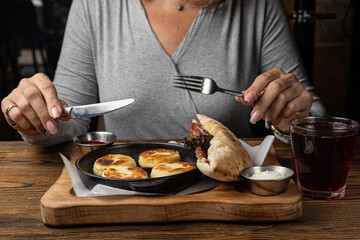 delicious breakfast - cheesecakes with sour cream and jam on a wooden table  - obrazy, fototapety, plakaty