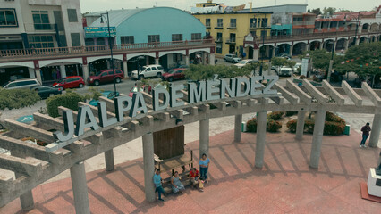 Iglesia y glorieta, rotonda pueblo y ciudad de Jalpa de Méndez cerca de Villahermosa, Tabasco desde vista aérea en drone  - obrazy, fototapety, plakaty