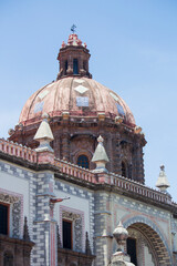 Obraz premium Templo de Santa Rosa de Viterbo construido a finales del s. XVII en Querétaro, México. Obra arquitectónica considerada un Claustro Barroco, es un maravilloso ejemplo del Barroco Colonial Mexicano.