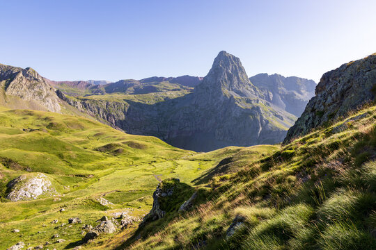 Berg panorama Pyren&auml;en, Blick &uuml;ber weite Berglandschaft, sattes Gr&uuml;n