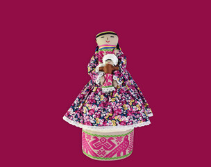 Muñeca tradicional mexicana perteneciente a la etnia otomí. La muñeca lleva ropa tradicional...