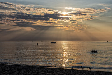 Obraz premium Grand Bend Beach sunset after a hot summer day, Lambton Shores, ON, Canada.