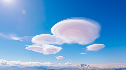 UFOのような複数のレンズ雲の風景