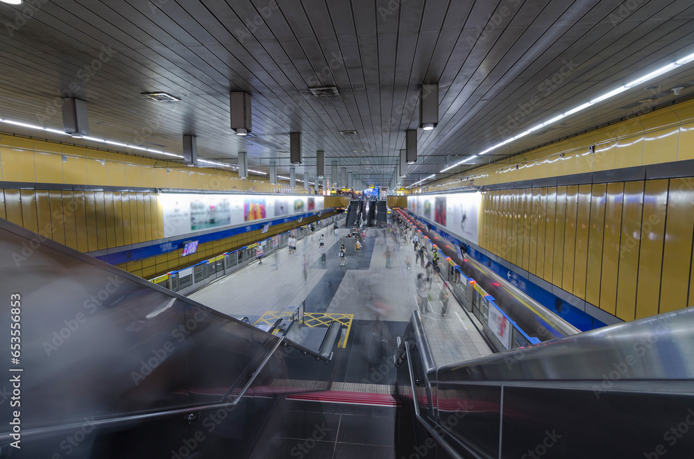 Wall mural top down view of crowded passenger get on and get off from subway train while train arrive and depar
