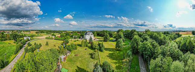 Park pałacowy w Jastrzębiu-Zdroju na Śląsku w Polsce, panorama latem z lotu ptaka
