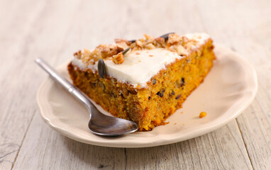 Carrot cake with dried fruits