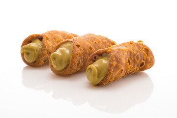 Cannoli siciliani farciti con crema pistacchio arancai e vaniglia