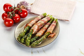 Grilled asparagus with bacon