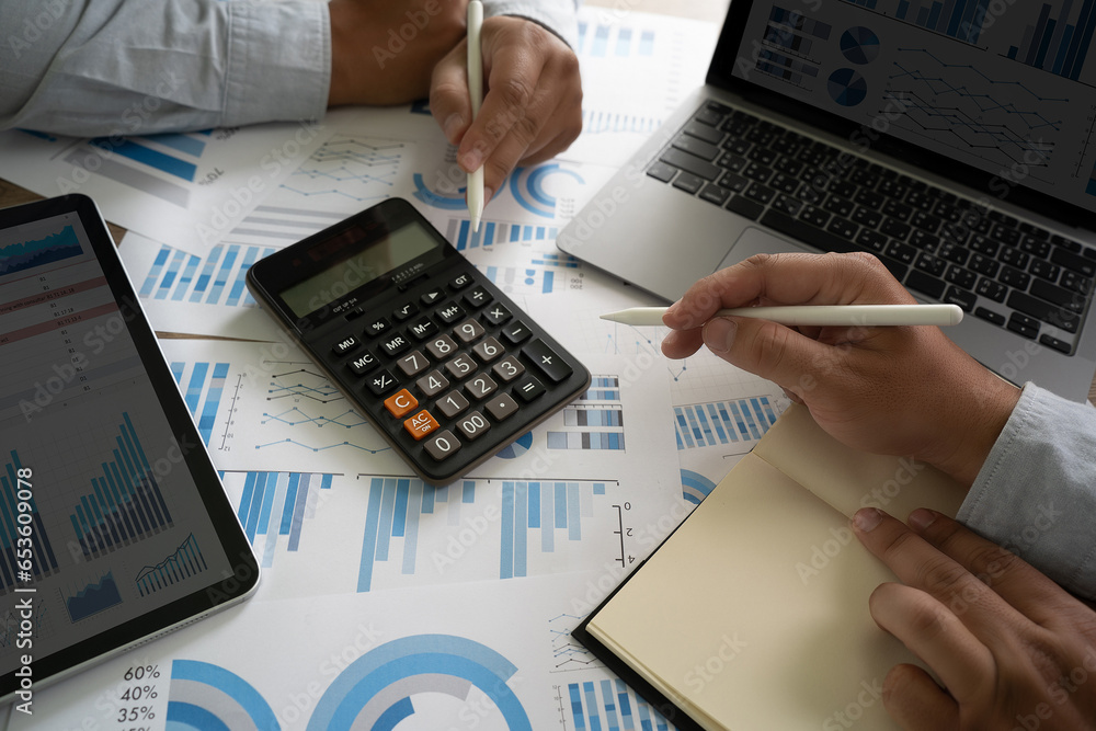 Aufkleber businessman using a financial calculator and analyzing datadocument graph secretary creating report 