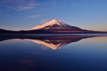 Fototapeta na wymiar 山中湖より望む富士山