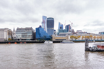 Daytime view of the skyscrapers of the city of London - obrazy, fototapety, plakaty