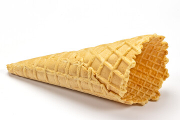 cornets de glace en gaufrette, en gros plan, isolé sur un fond blanc