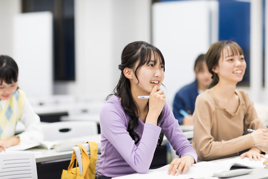 勉強する学生
