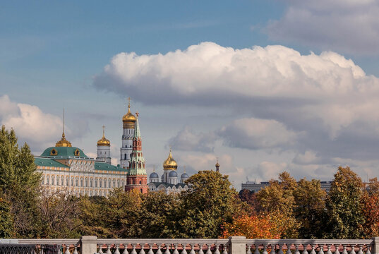  View of Moscow on an autumn day. Kremlin towers. The Grand Kremlin Palace, the Bell Tower of Ivan the Great and the Assumption Cathedral. A popular tourist attraction.MOSCOW, RUSSIA - SEPTEMBER 2023.