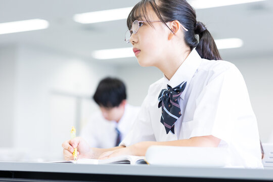 授業を受ける学生