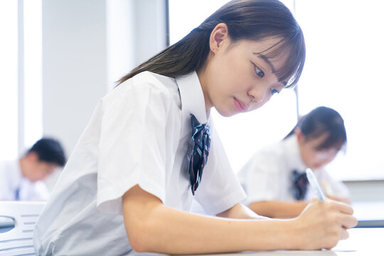 授業を受ける学生