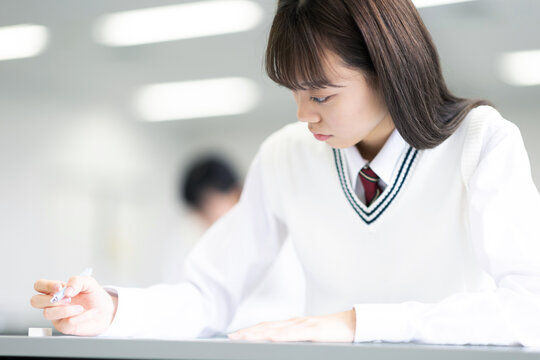 授業を受ける学生