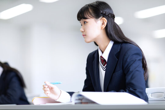 授業を受ける学生