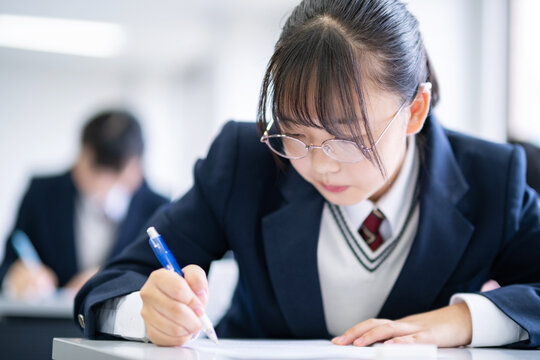 授業を受ける学生