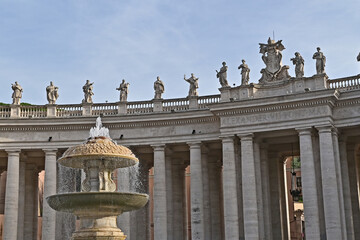 Città del Vaticano, il colonnato del Bernini e la fontana in piazza San Pietro - Roma - obrazy, fototapety, plakaty