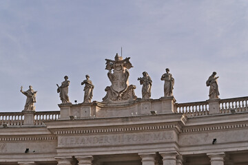 Fototapeta na wymiar Città del Vaticano, il colonnato del Bernini in piazza San Pietro - Roma