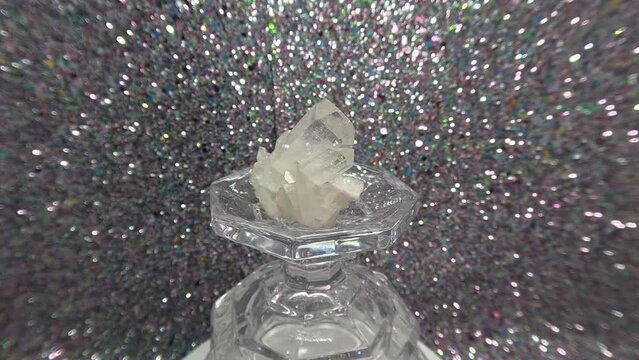 Quartz-containing rock is contained in many stones and semi-precious stones